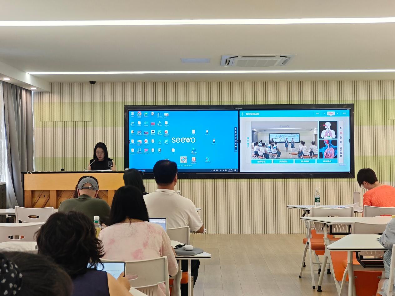 图：艺术教育学院开展“说课”活动