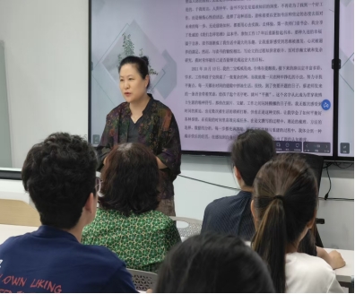 “汲取名著智慧，照亮时代征途”——走进校园中华古典名著朗诵读书会