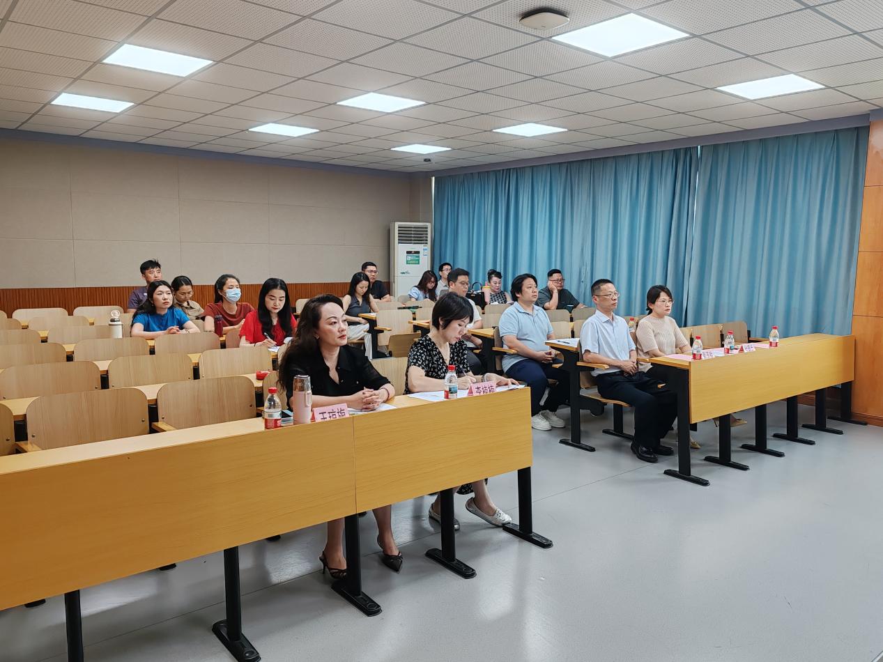 图：副书记黄泽瑜参加演艺学院”说专业·说课“活动